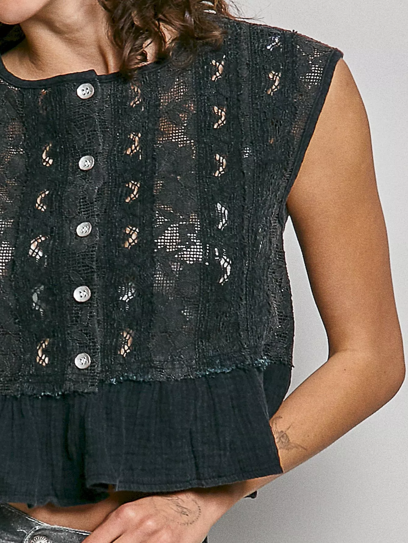 POL Round Neck Lace Sleeveless Top with Double Gauze Ruffle - Image 5