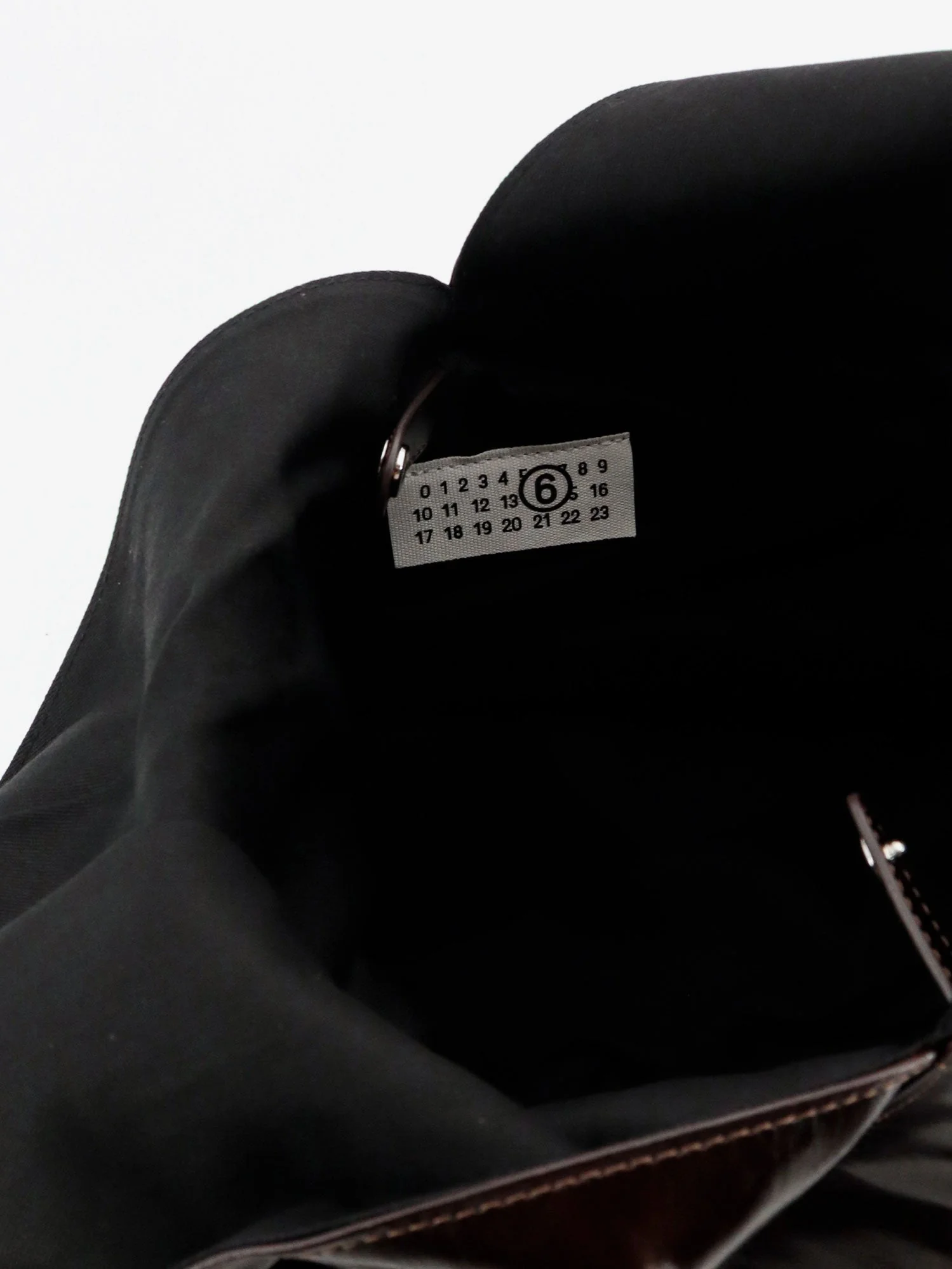 Shoulder Bag in Shiny Leather - Image 4